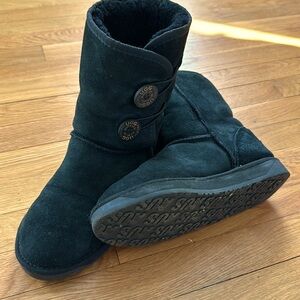 Women’s Black UGGs (8.5)